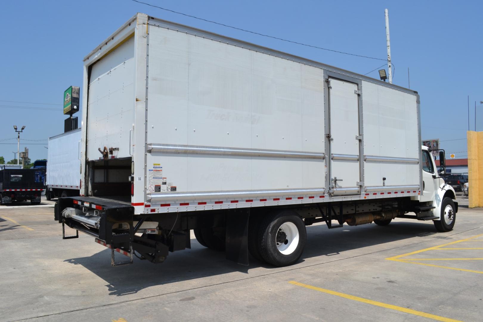 2017 WHITE /BLACK FREIGHTLINER M2-106 with an CUMMINS ISB 6.7L 220HP engine, ALLISON 2200RDS AUTOMATIC transmission, located at 9172 North Fwy, Houston, TX, 77037, (713) 910-6868, 29.887470, -95.411903 - 26,000LB GVWR NON CDL, MORGAN 26FT BOX, 13'1FT CLEARANCE, 103" X 102", MAXON 3,000LB CAPACITY ALUMINUM LIFT GATE, AIR RIDE, 80 GALLON FUAL TANK, COLD A/C , CRUISE CONTROL, BENCH SEAT, E-TRACKS - Photo#4